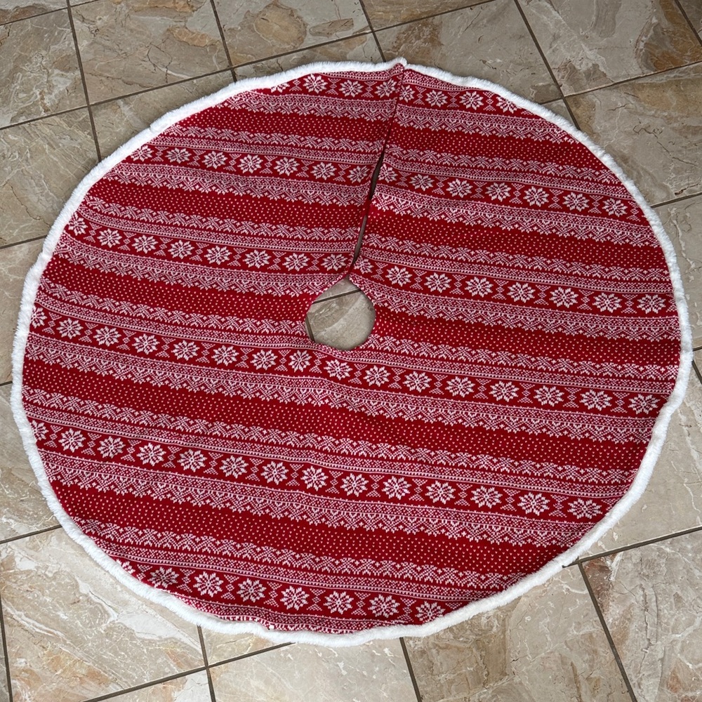 Red and White Christmas Tree Skirt